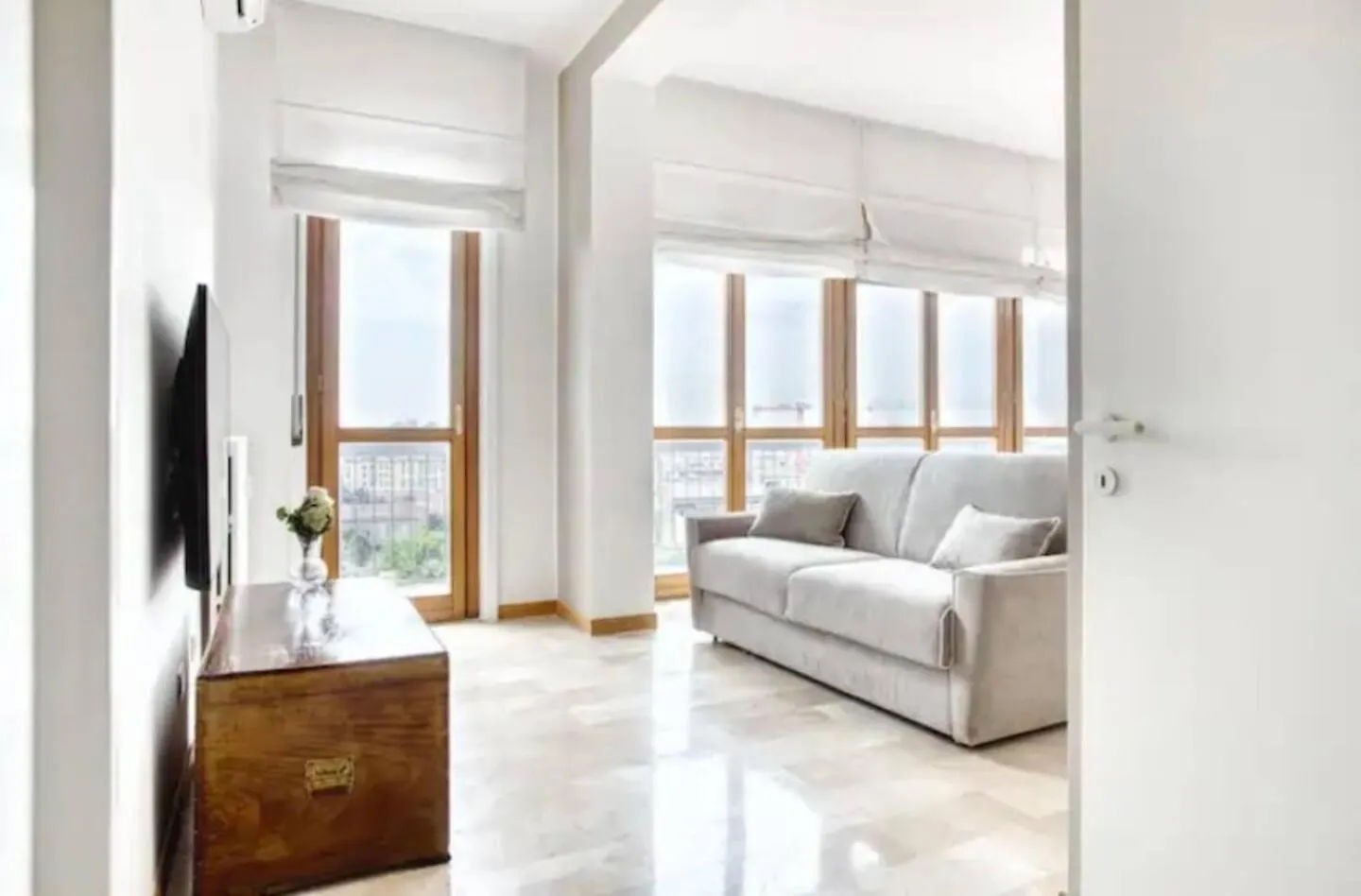 Amazing City Center Skyline Apartment Milan
